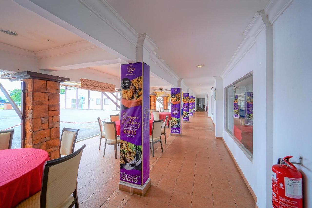 Capital O 89658 Bustani Hotel 지트라 외부 사진