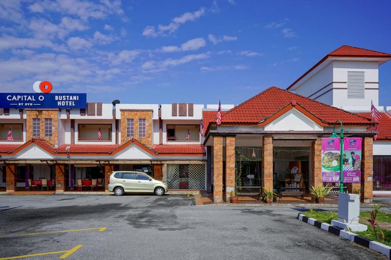 Capital O 89658 Bustani Hotel 지트라 외부 사진