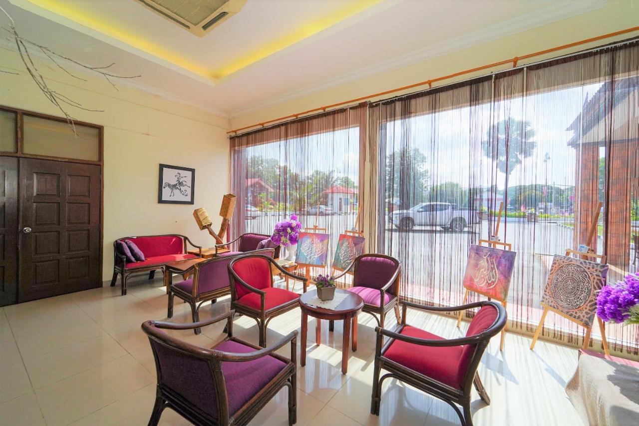 Capital O 89658 Bustani Hotel 지트라 외부 사진